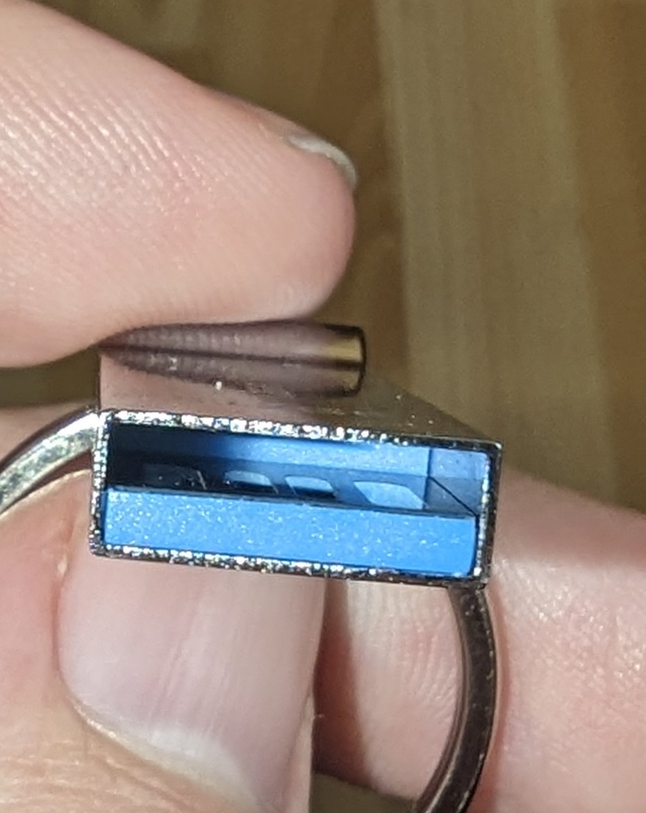 USB-Anschluss blau