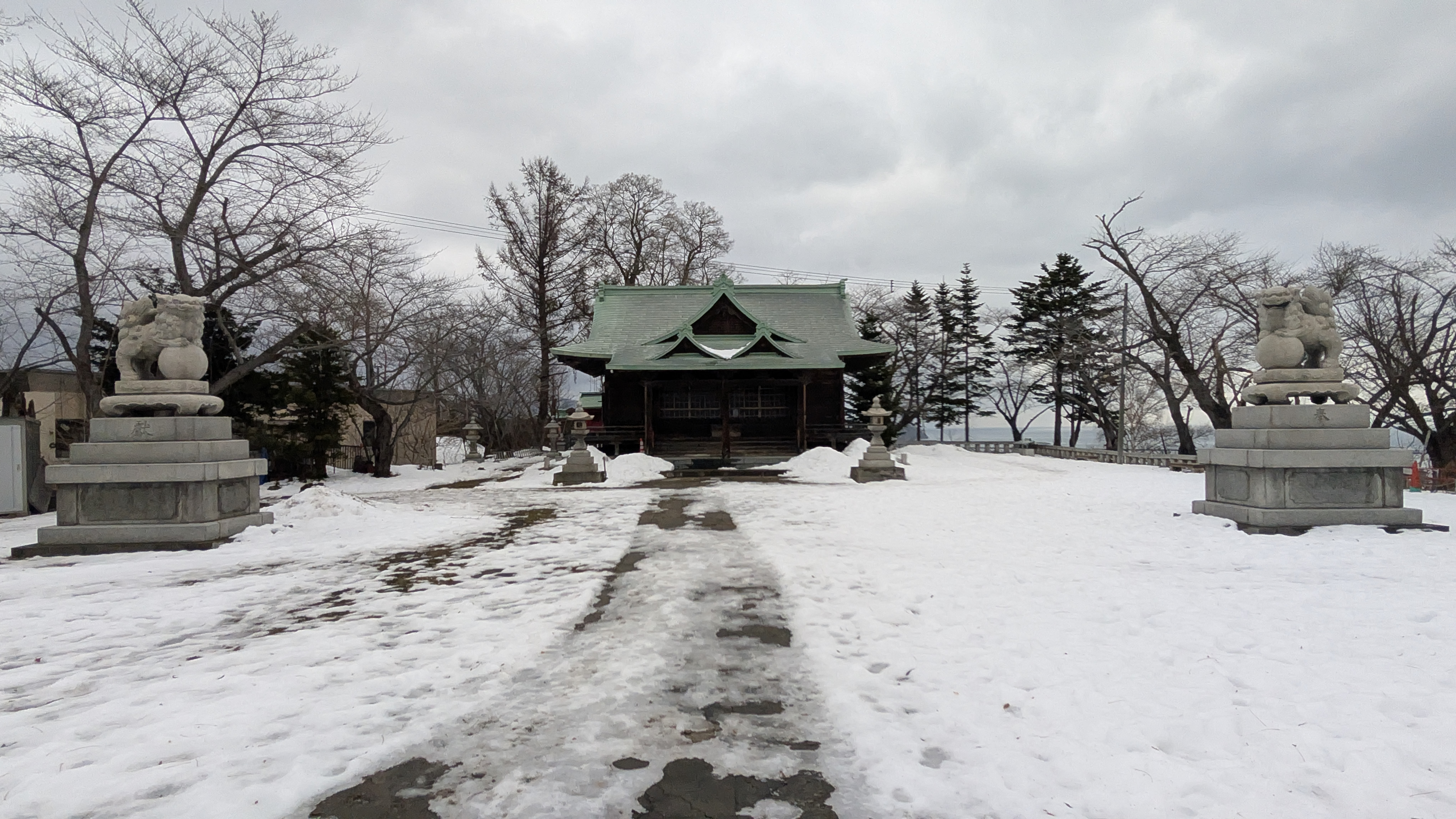 Stille im Sumiyoshijinja im Schnee