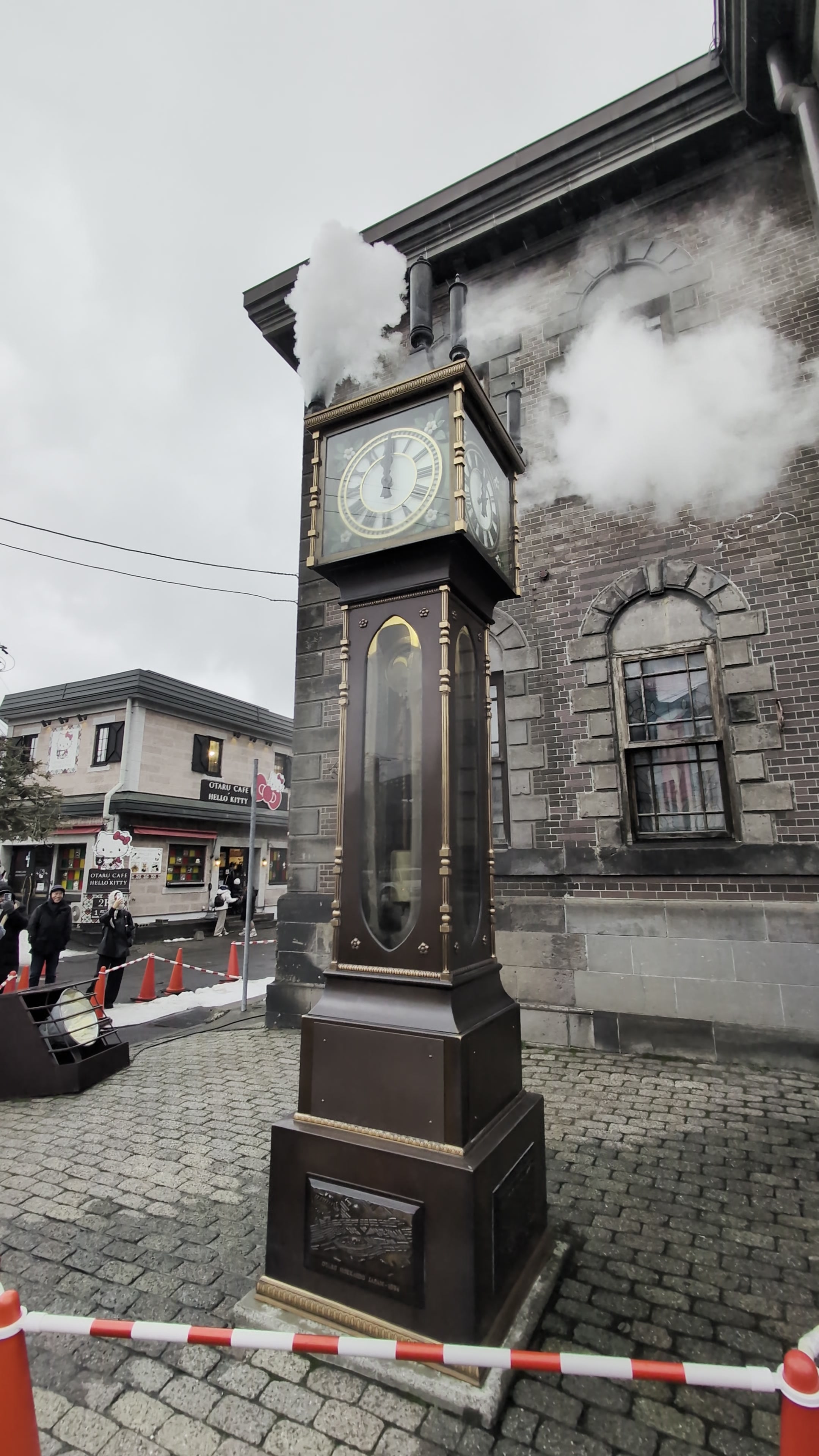 Die Dampfuhr von Otaru im Belagerungszustand